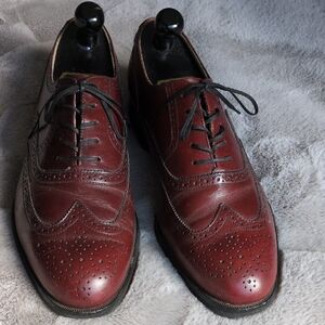 Vintage Men's Rockport Brogue Wingtip Shoes - Men's 10 M with wood shoe trees
